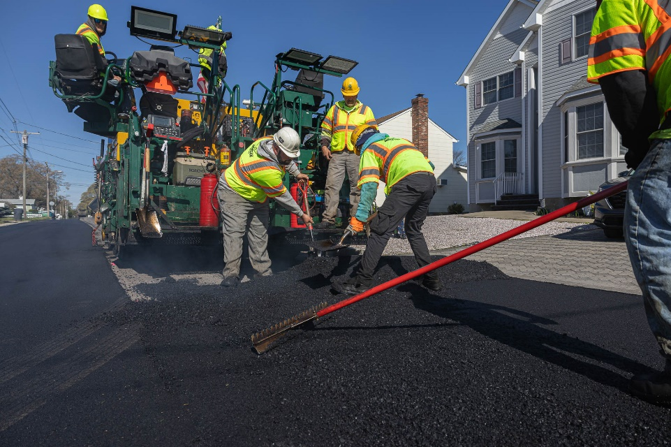 American Asphalt crew at job site